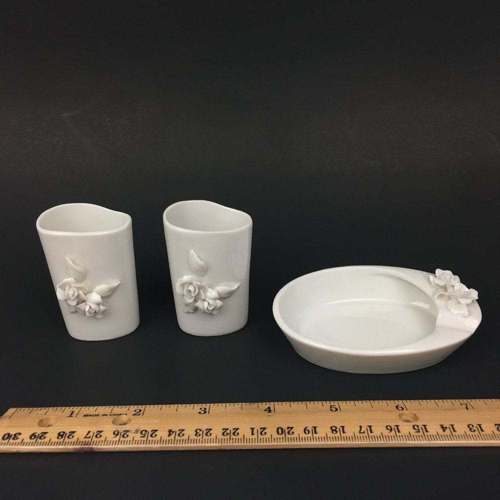 Vtg 60s White Ceramic Porcelain‎ Ashtray Match Hold